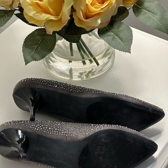 GRAY STUDDED LIBBY EDELMAN 2 INCH HEELS SIZE 7M - Picture 2 of 5